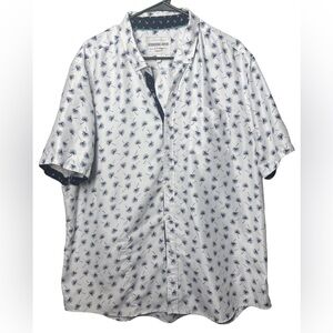 International Report Men’s Size XXL white-blue palm tree button up shortsleeve